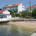 Gostinjska kuća Triple Barbat 5070b