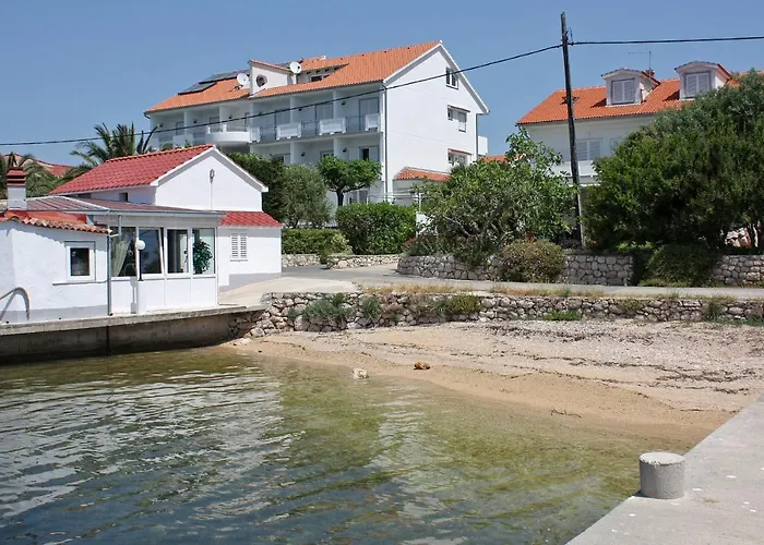 בית הארחה Triple Barbat 5070b