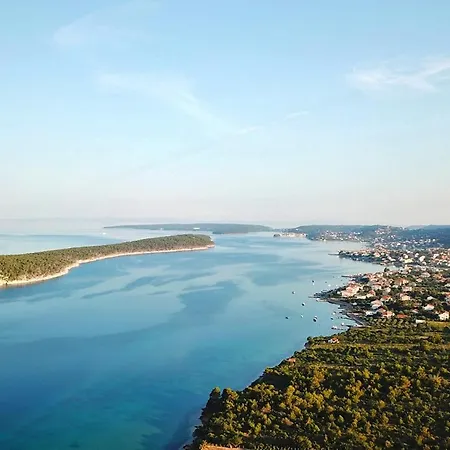 بيت ضيافة Triple Barbat 5070b