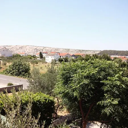 بيت ضيافة Triple Barbat 5070b