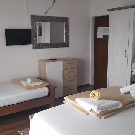 بيت ضيافة Triple Barbat 5070b