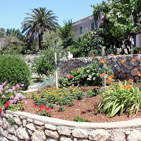 Triple Barbat 5070b بيت ضيافة